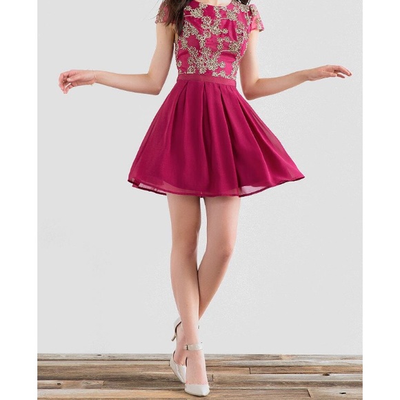 Francesca’s Floral Pleated Dress Jun&Ivy - Picture 3 of 5